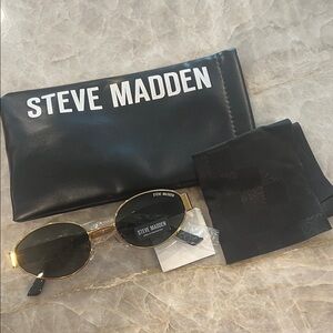 Steve Madden Black and Gold womens Sunglasses Set